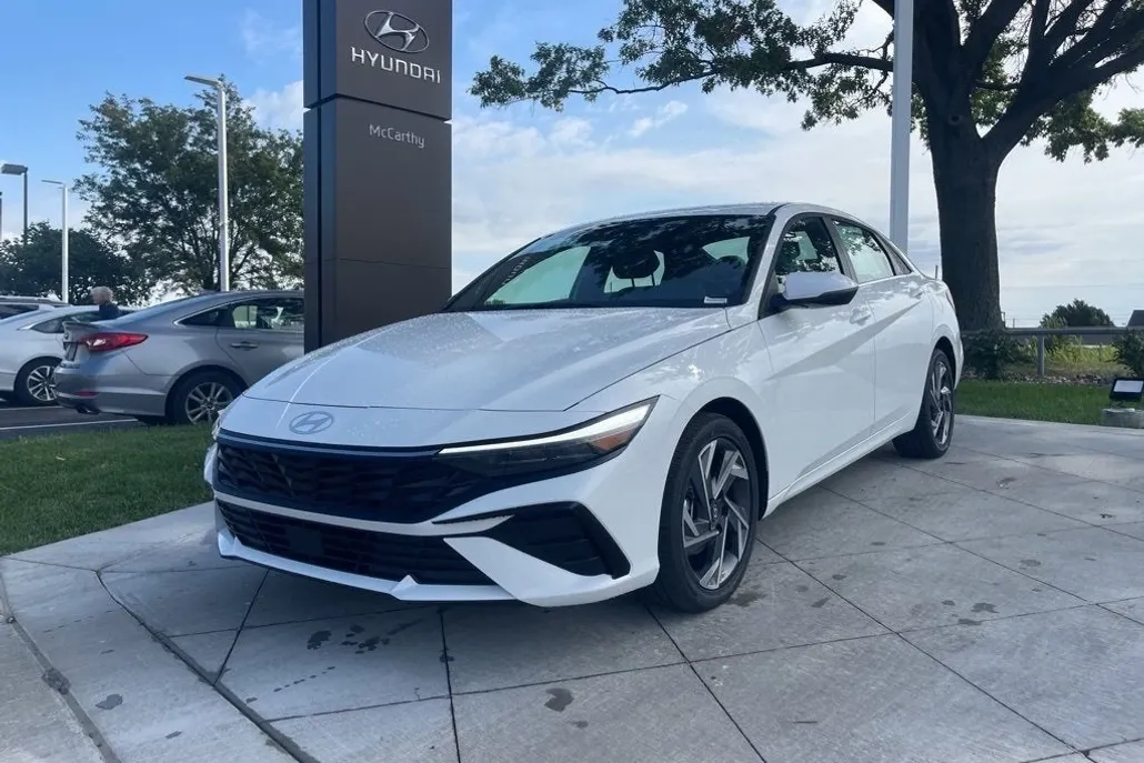 2025 Hyundai Elantra Hybrid Limited photo 1