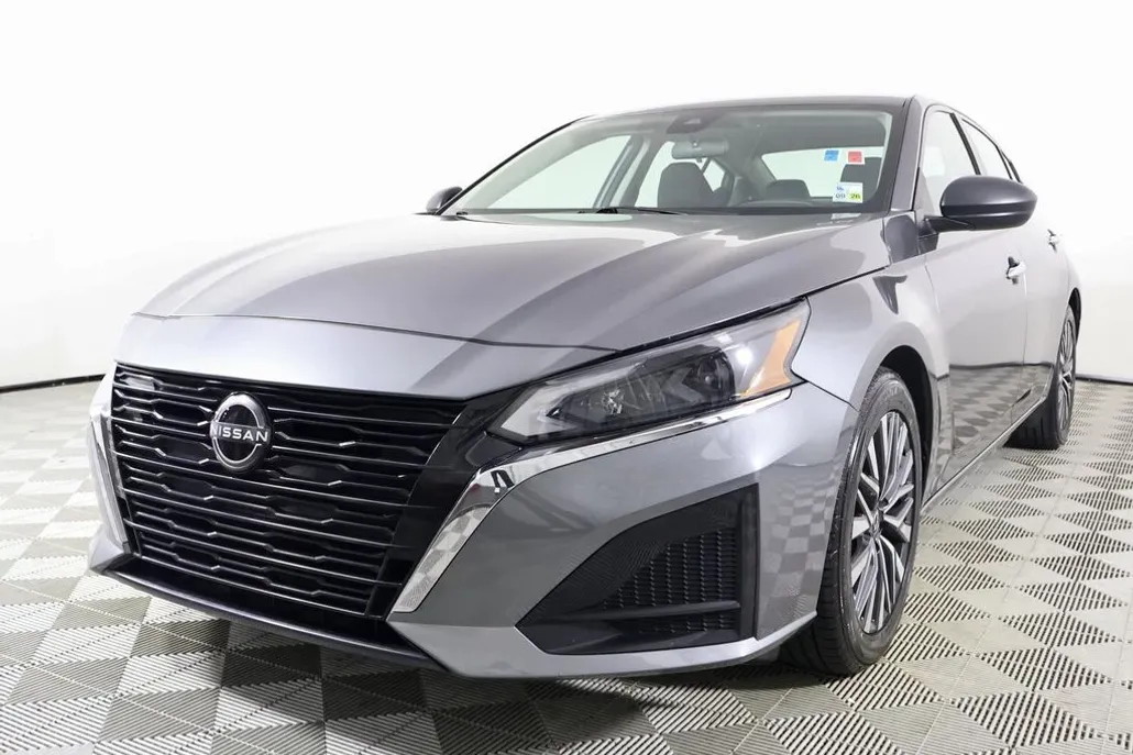 2024 Nissan Altima 2.5 SV photo 1