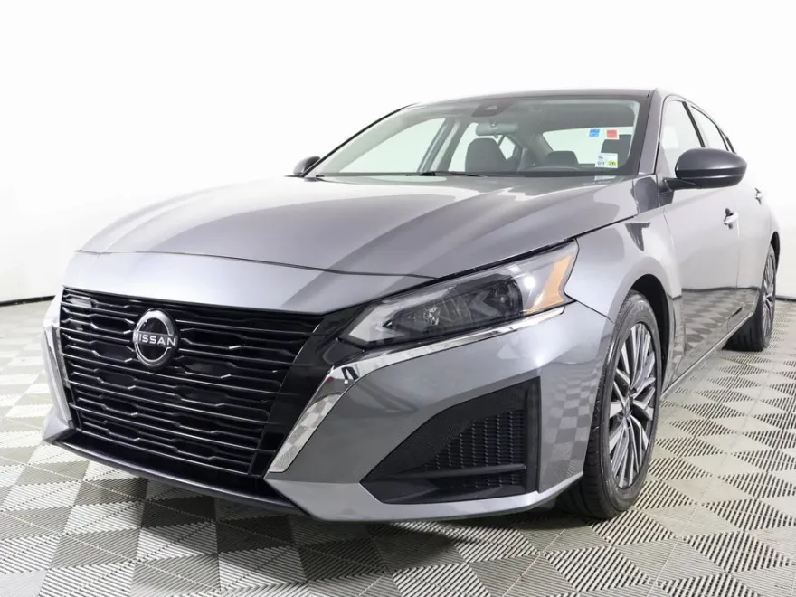 2024 Nissan Altima 2.5 SV photo 1