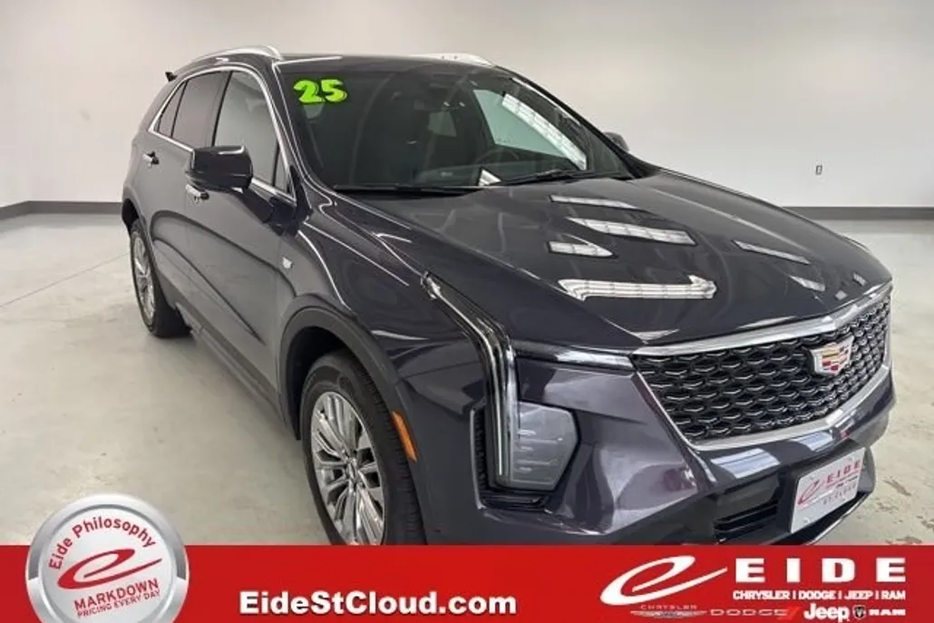 2025 Cadillac XT4 Premium Luxury photo 1