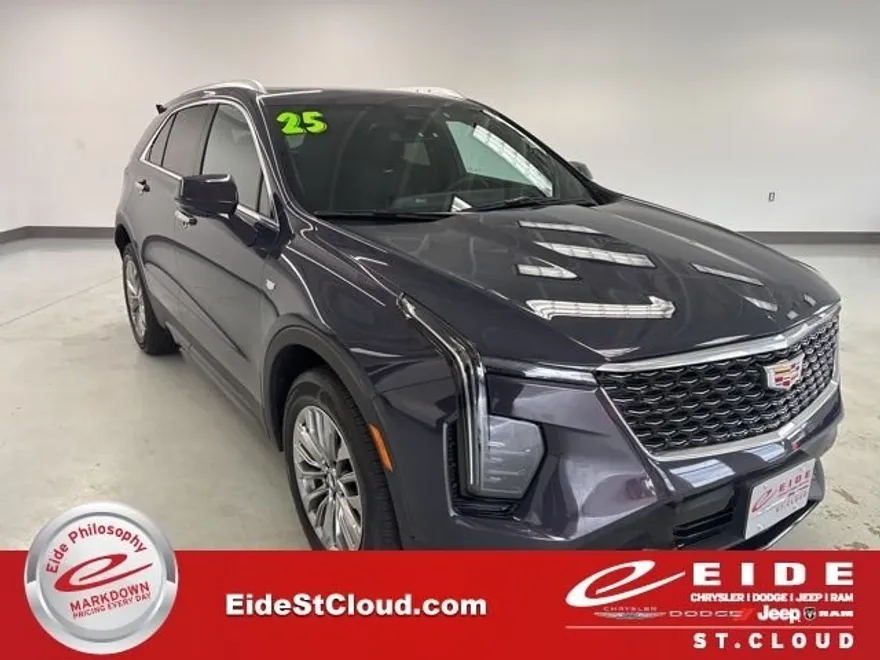 2025 Cadillac XT4 Premium Luxury photo 1