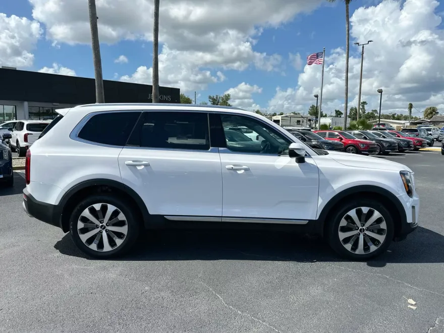 2022 Kia Telluride EX photo 1