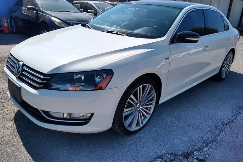 2015 Volkswagen Passat SE photo 1