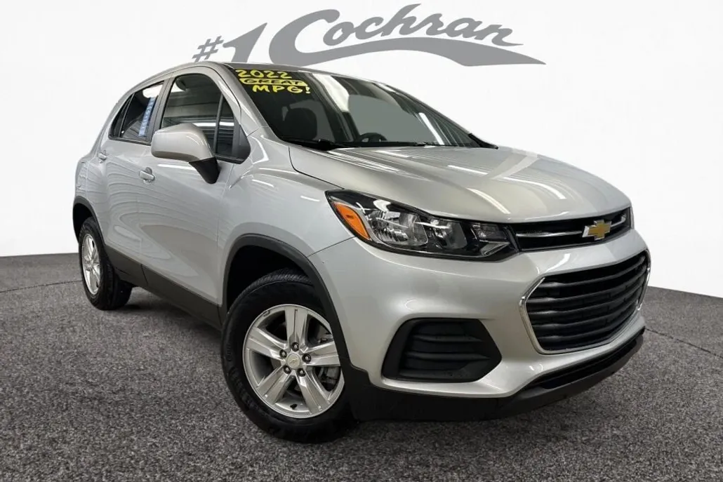 2022 Chevrolet Trax LS photo 1