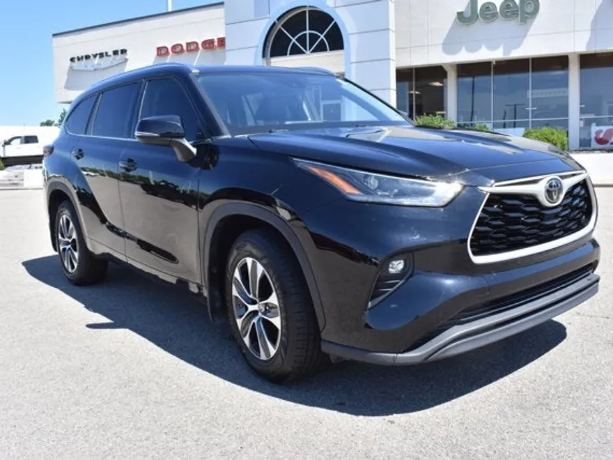 2021 Toyota Highlander XLE photo 1
