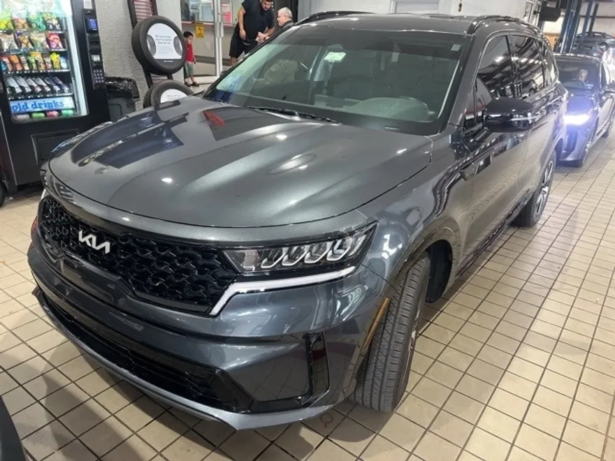 2023 Kia Sorento S photo 1