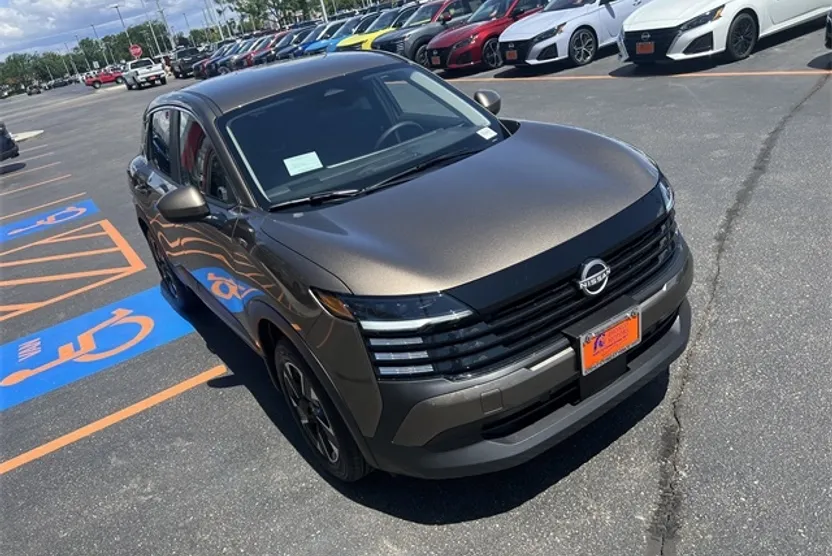 2025 Nissan Kicks SV photo 1