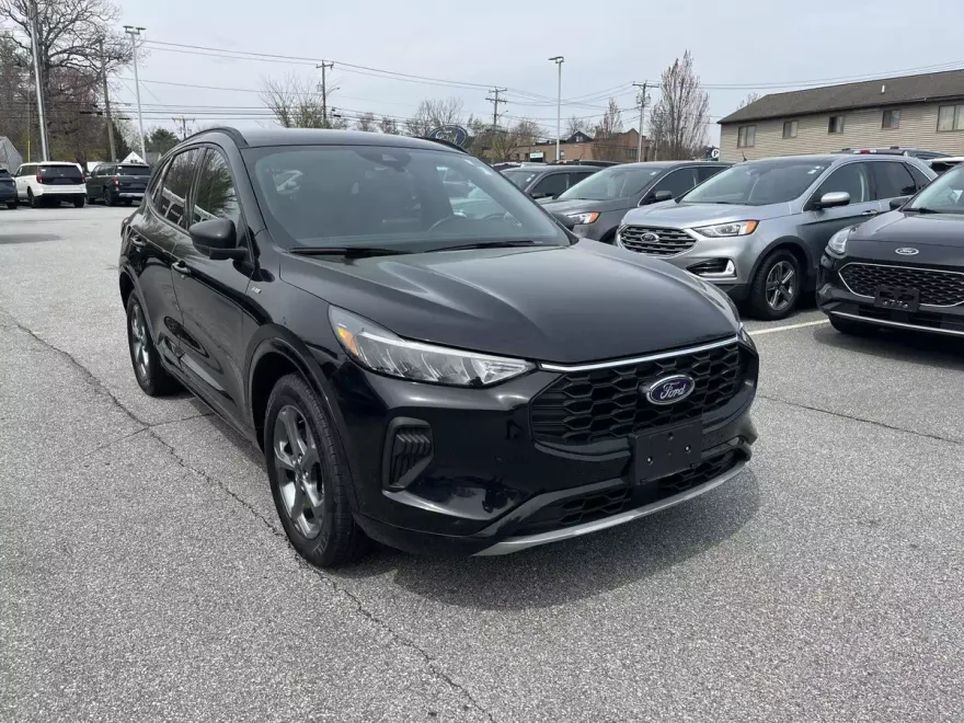 2023 Ford Escape ST-Line photo 1
