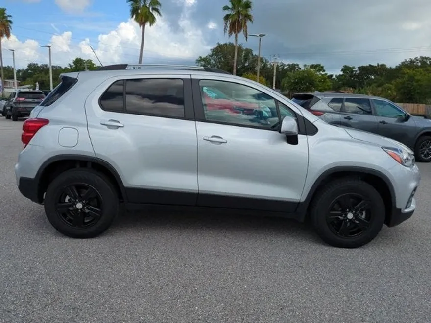 2021 Chevrolet Trax LT photo 1