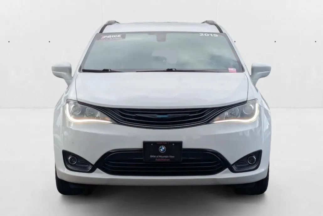 2019 Chrysler Pacifica Hybrid Touring L photo 1