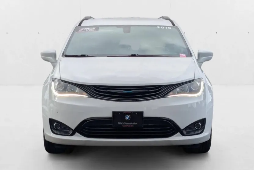2019 Chrysler Pacifica Hybrid Touring L photo 1