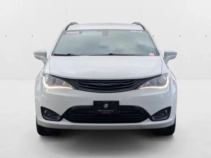 2019 Chrysler Pacifica Hybrid Touring L photo 1