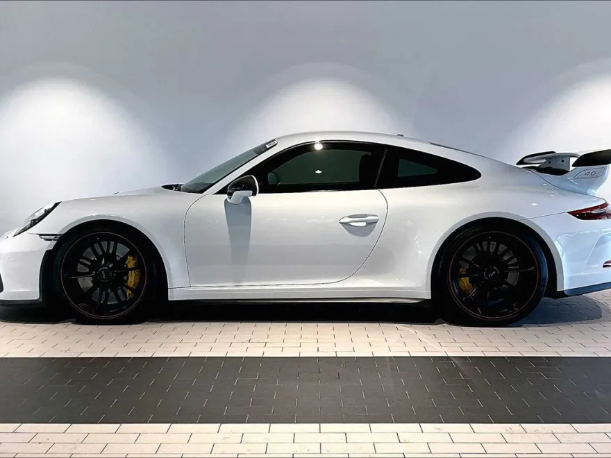 2018 Porsche 911 GT3 Coupe photo 2