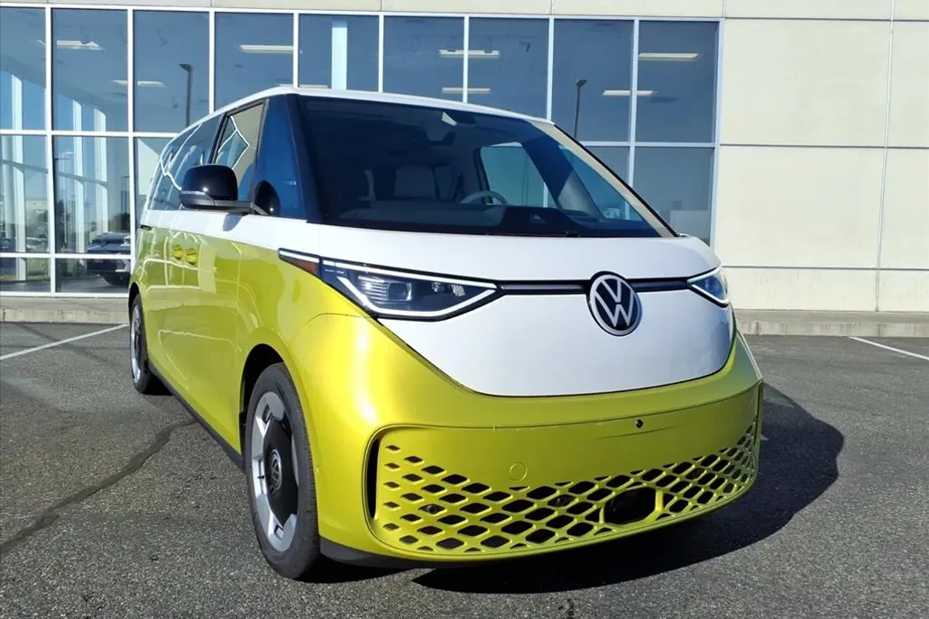 2025 Volkswagen ID. Buzz Pro Plus photo 1