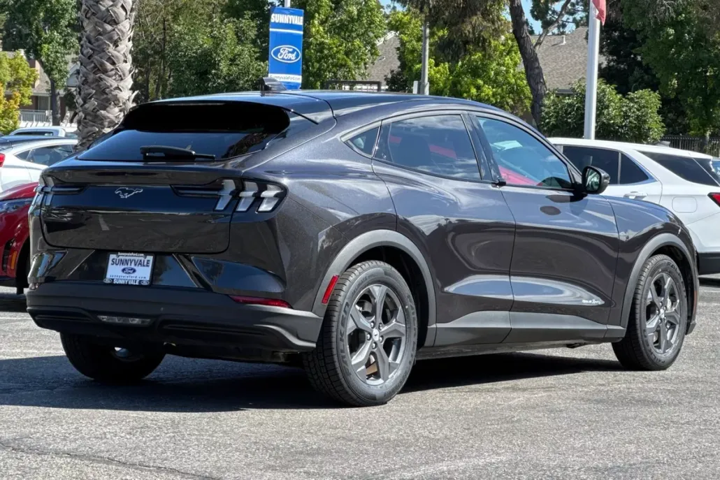 2022 Ford Mustang Mach-E Select photo 1