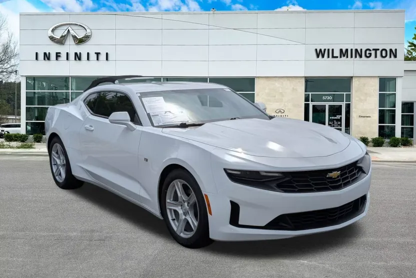 2023 Chevrolet Camaro 1LT photo 1