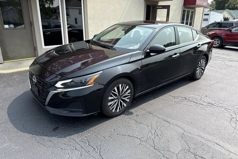 2023 Nissan Altima 2.5 SV photo 1