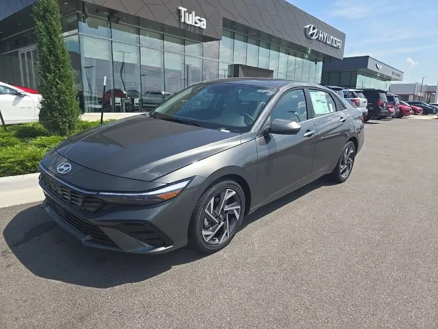 2025 Hyundai Elantra Limited photo 1