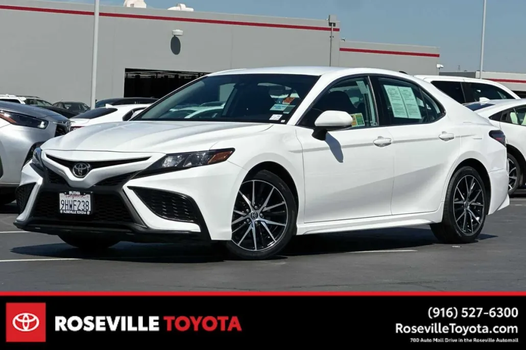 2021 Toyota Camry SE photo 1