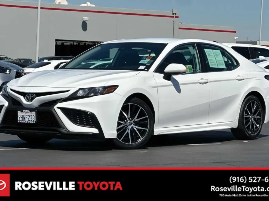 2021 Toyota Camry SE photo 1