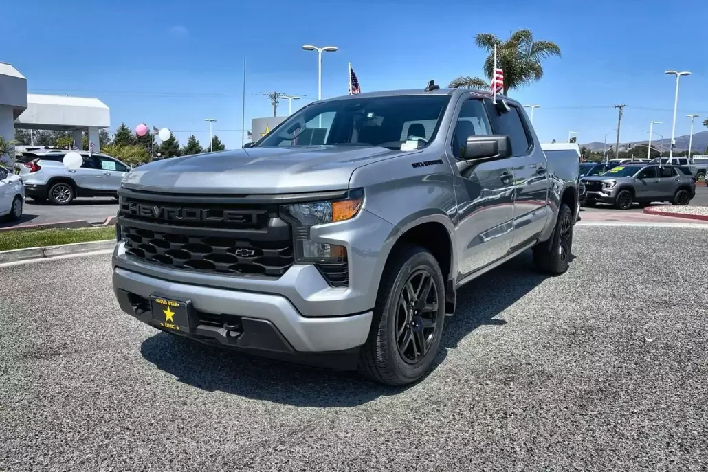 2023 Chevrolet Silverado 1500 Custom photo 1