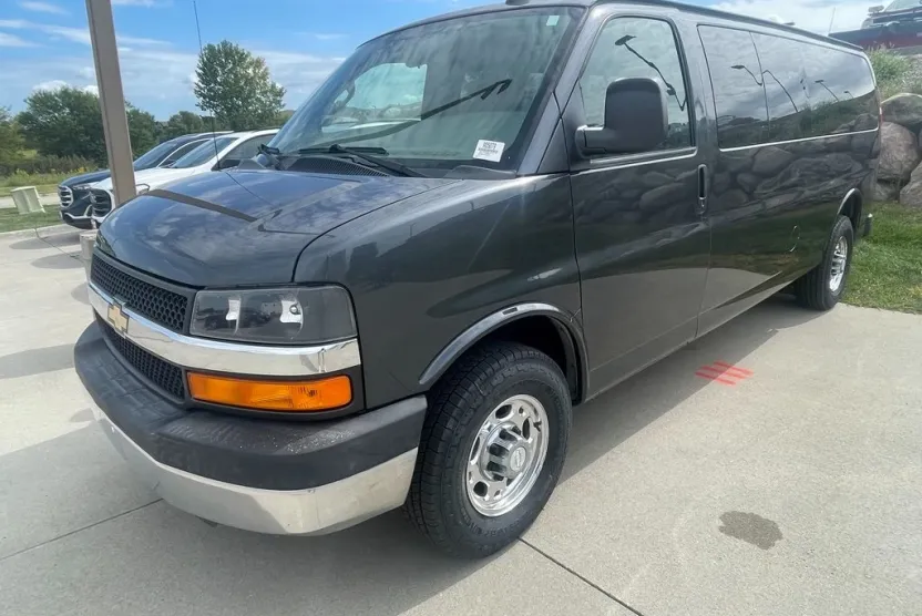 2016 Chevrolet Express 3500 LT photo 1