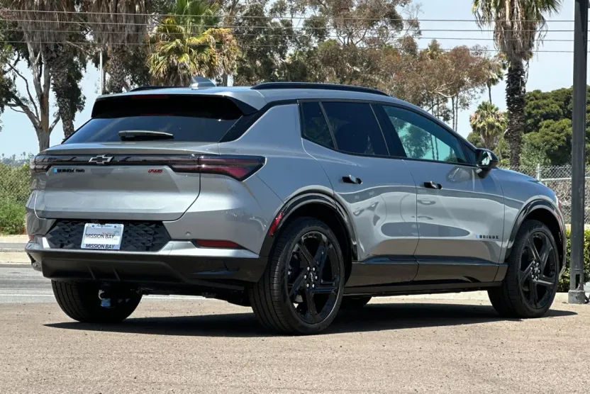 2025 Chevrolet Equinox RS photo 1