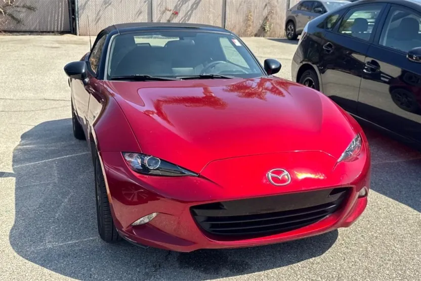 2019 Mazda MX-5 Miata Sport photo 1