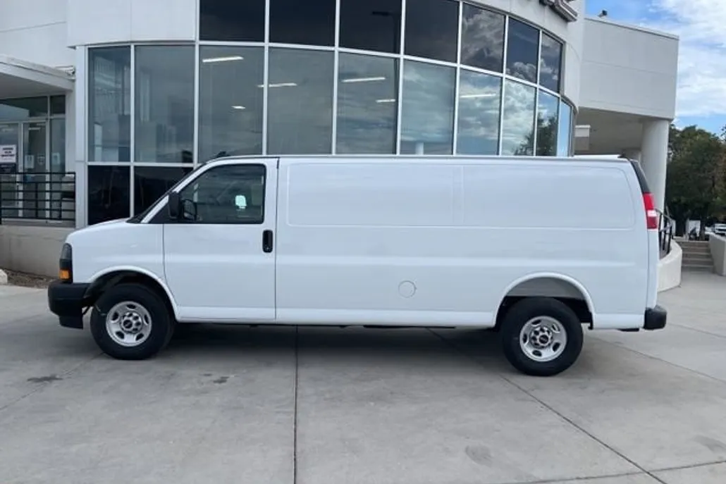 2025 Gmc Savana Cargo 3500 photo 1