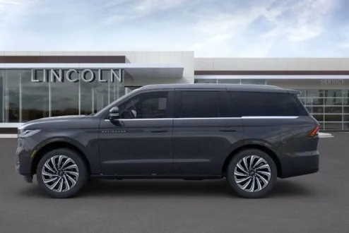 2025 Lincoln Navigator Black Label photo 3
