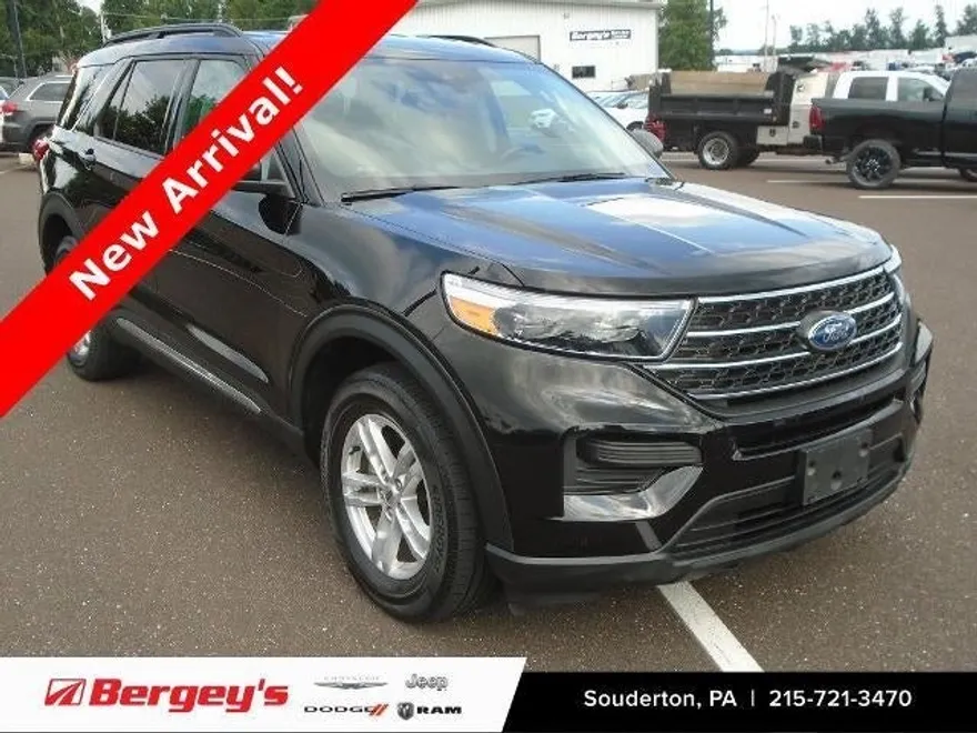 2022 Ford Explorer XLT photo 1