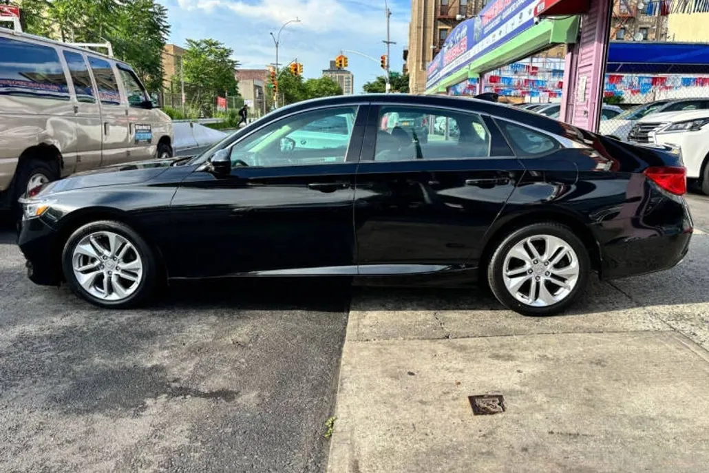 2018 Honda Accord LX photo 1