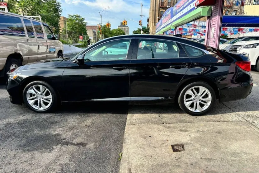 2018 Honda Accord LX photo 1