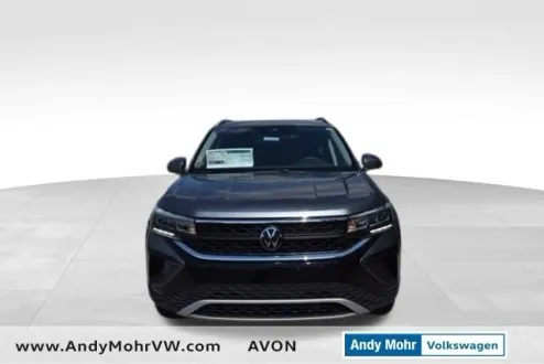 2024 Volkswagen Taos SE photo 2