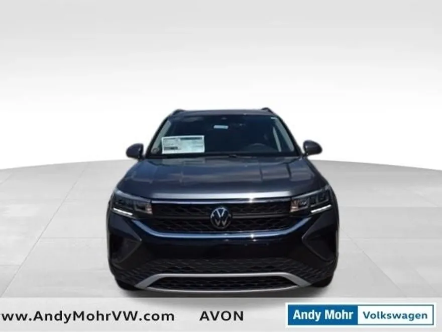 2024 Volkswagen Taos SE photo 2