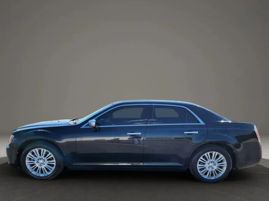 2013 Chrysler 300 Luxury photo 1