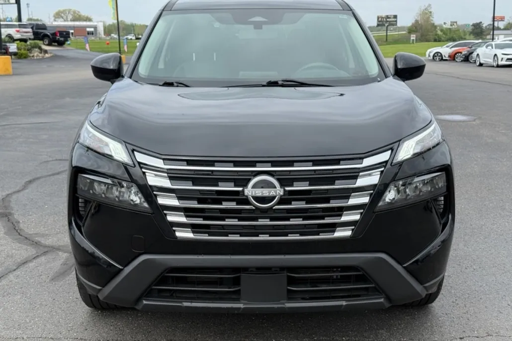 2024 Nissan Rogue SV AWD photo 1