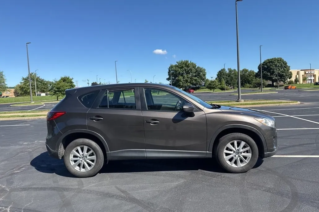 2016 Mazda CX-5 Sport photo 1