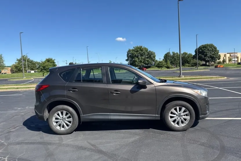 2016 Mazda CX-5 Sport photo 1