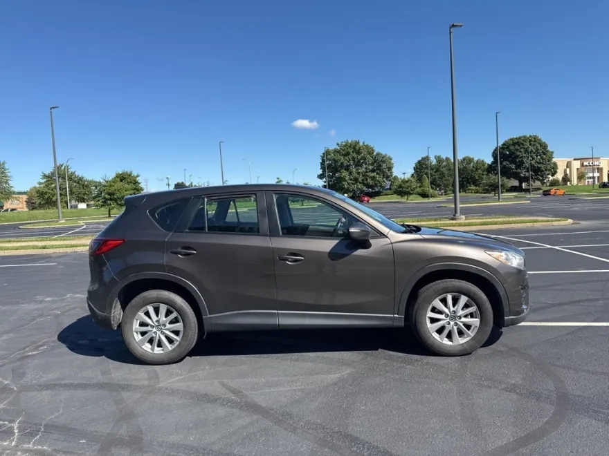 2016 Mazda CX-5 Sport photo 1