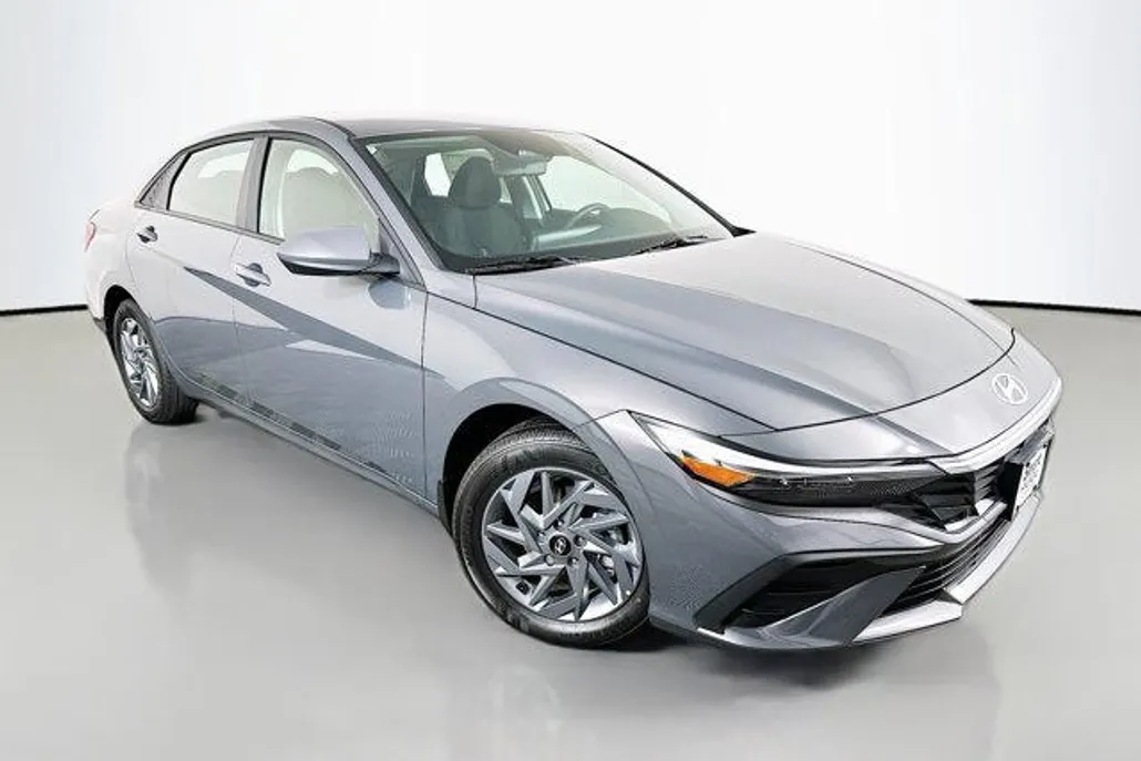 2025 Hyundai Elantra Hybrid photo 1