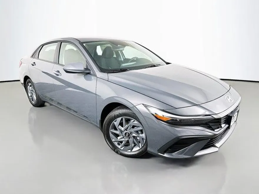 2025 Hyundai Elantra Hybrid photo 1