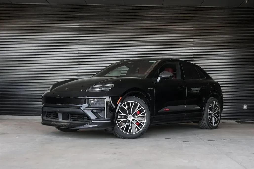 2025 Porsche Macan Electric Turbo photo 1
