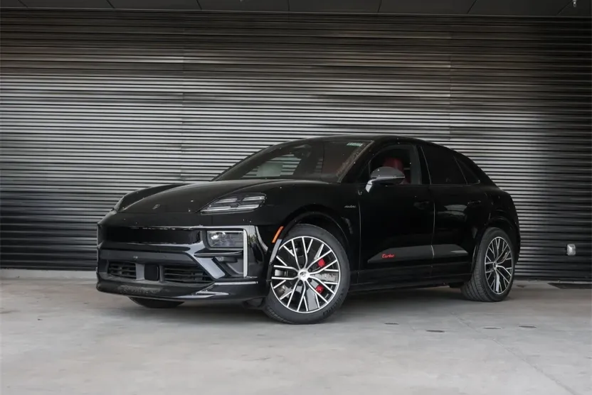 2025 Porsche Macan Electric Turbo photo 1