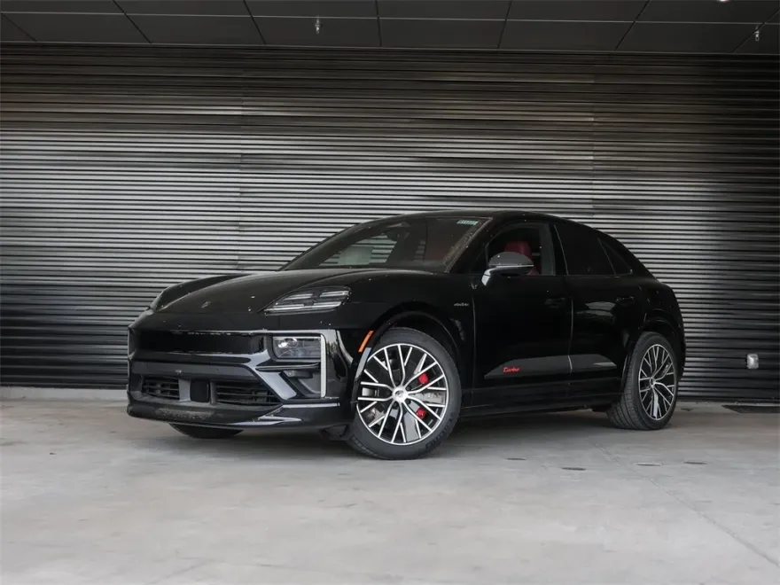 2025 Porsche Macan Electric Turbo photo 1