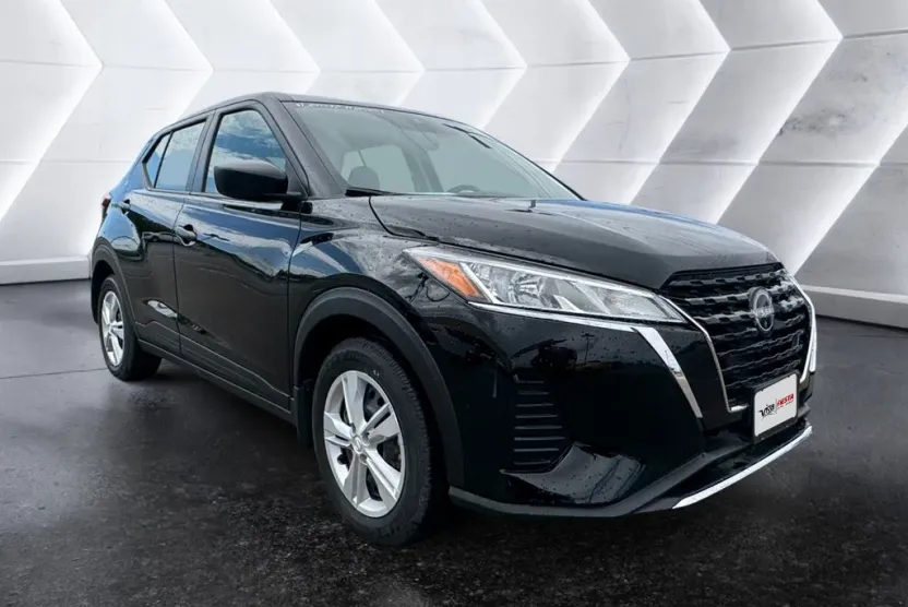 2025 Nissan Kicks Play S photo 1