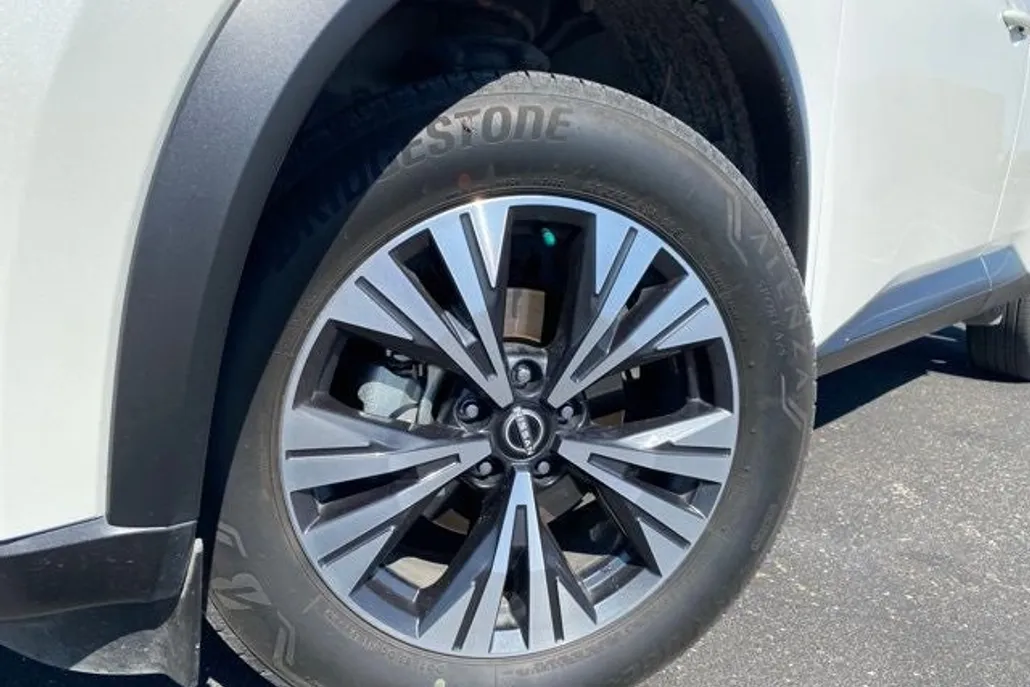 2023 Nissan Rogue SV photo 1