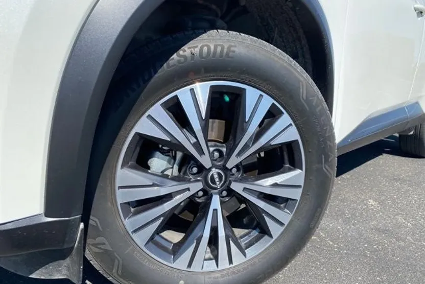 2023 Nissan Rogue SV photo 1