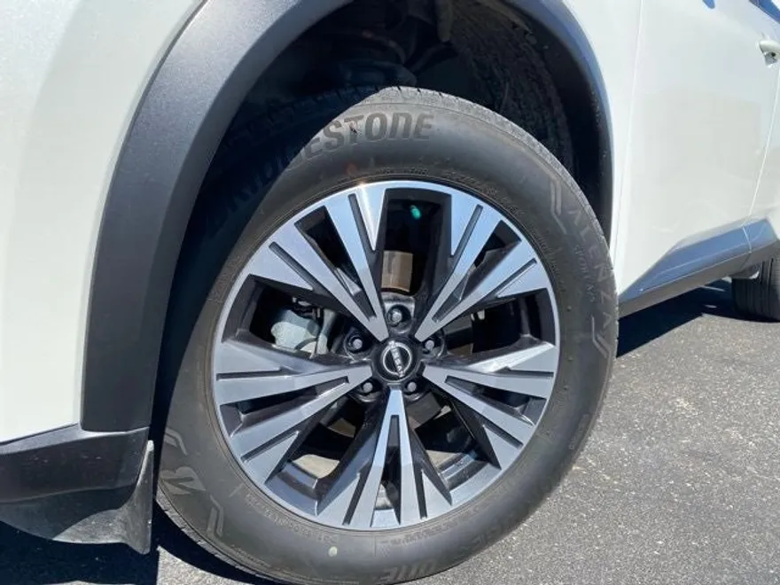 2023 Nissan Rogue SV photo 1