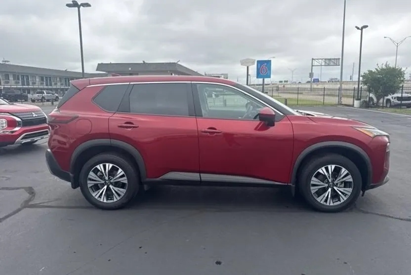2022 Nissan Rogue SV photo 1